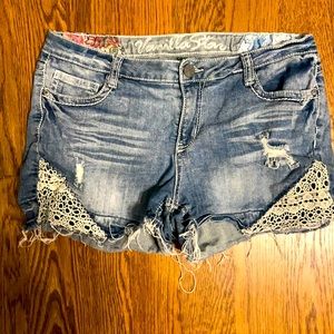 Vanilla Star, Lace Frayed Shorts